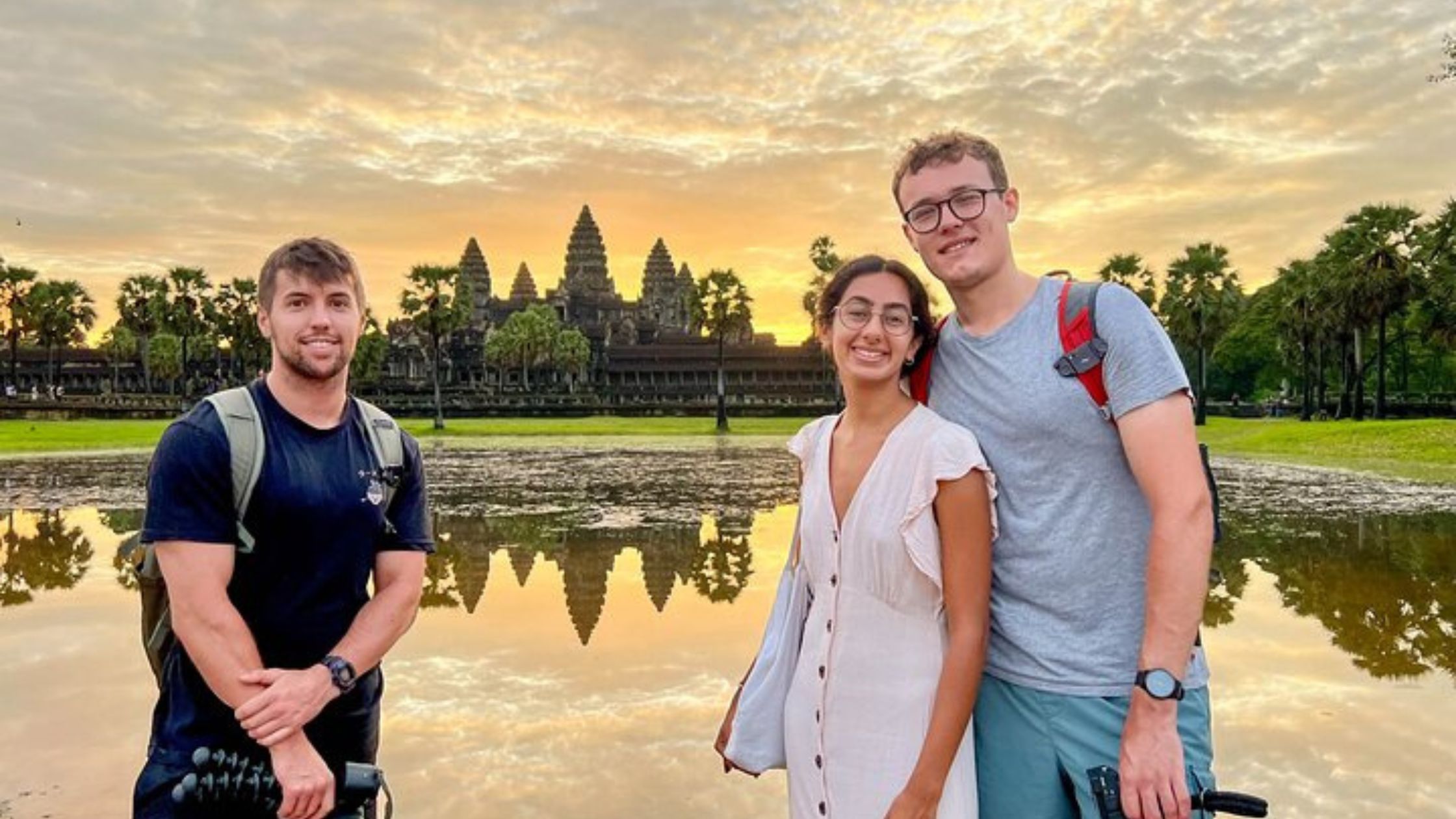 How far is angkor wat from phnom penh?