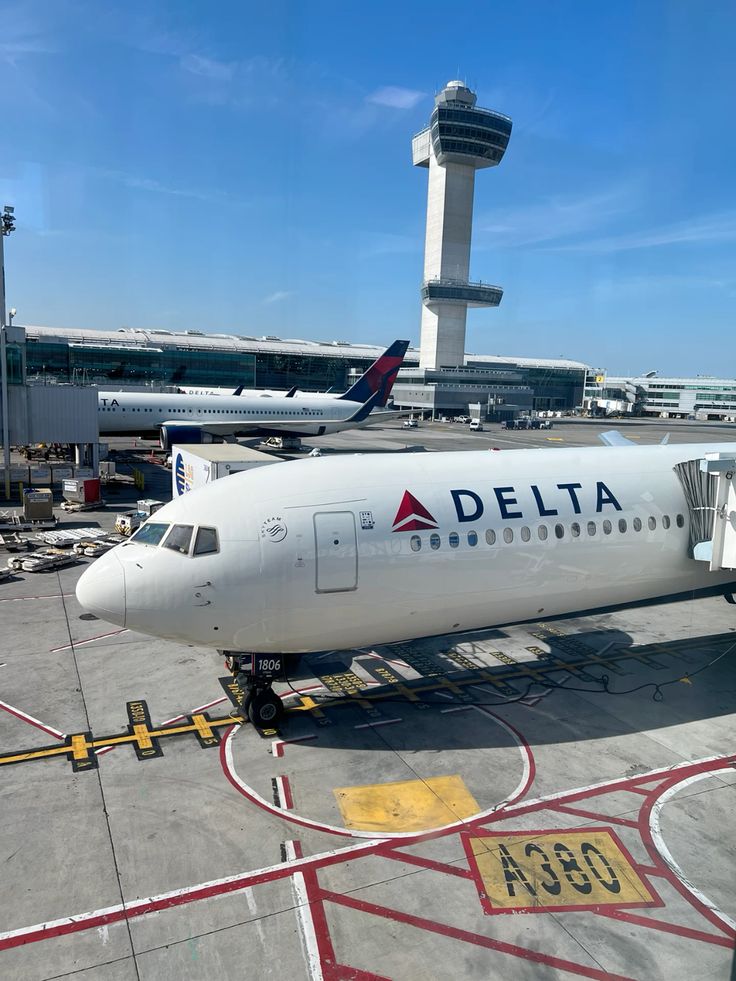 Delta DL39 Return to LAX